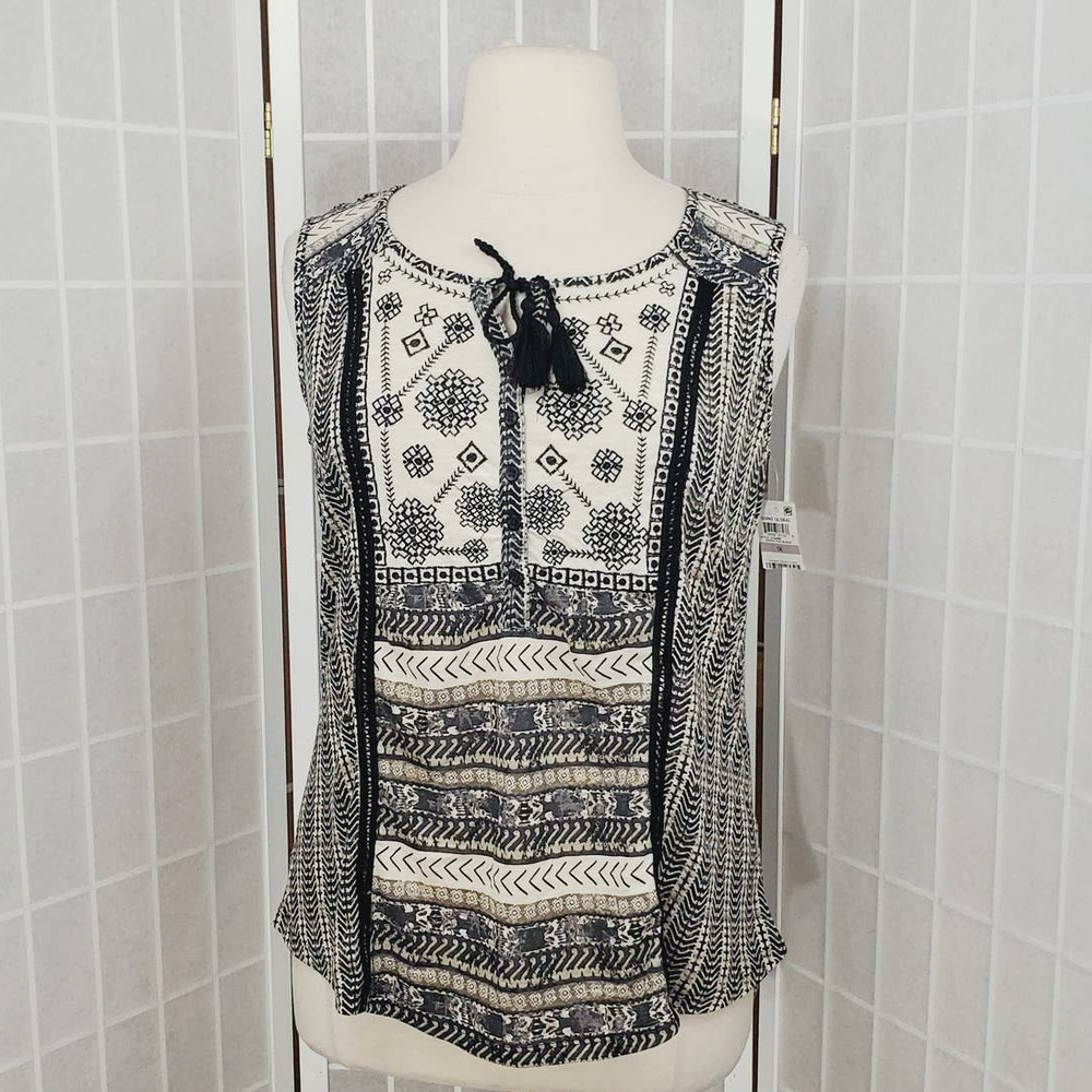 NWT Style & Co Embroidered Peasant Top Size: 1X - Picture 2 of 3